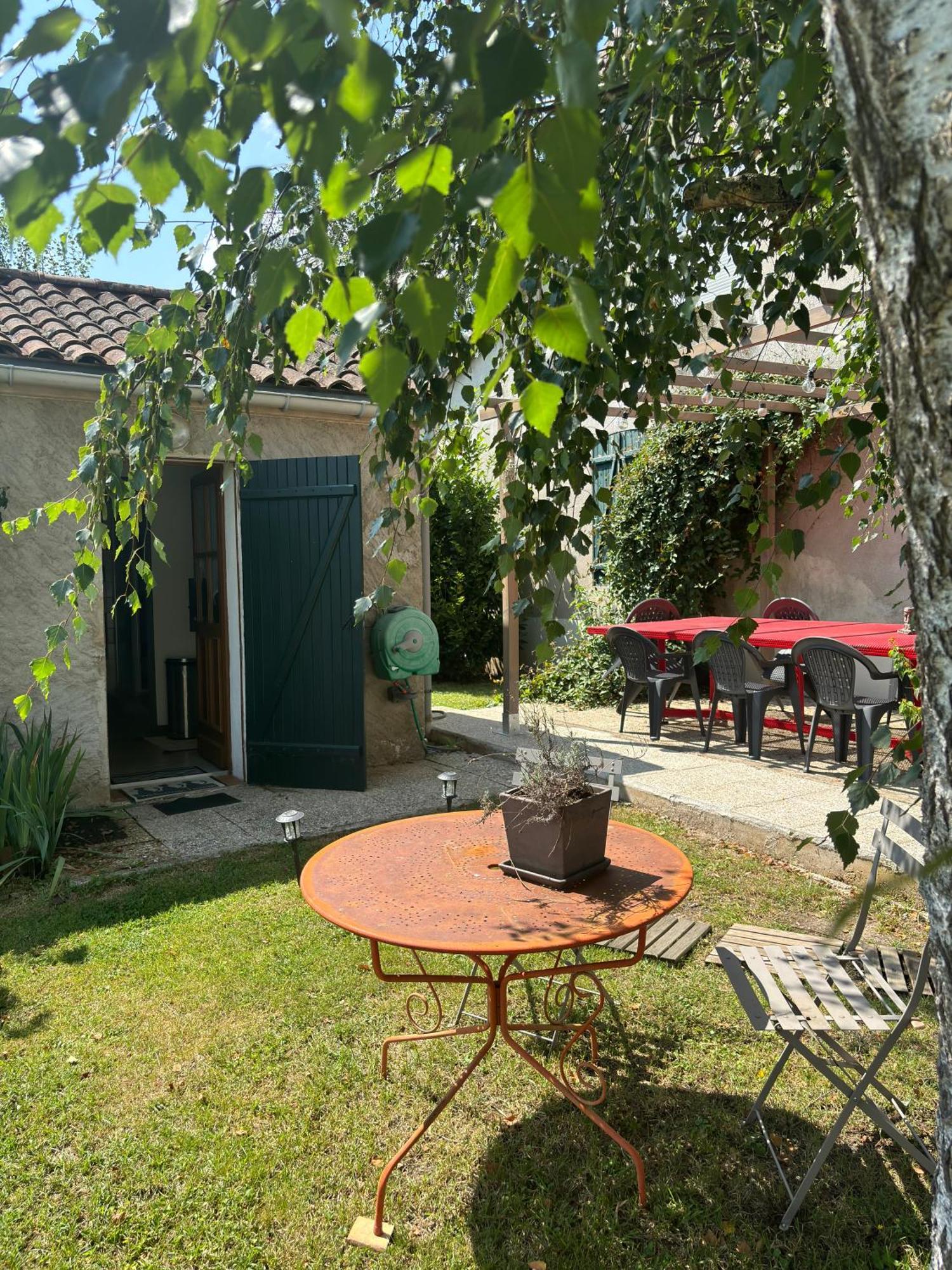 Studio En Auvergne Le Ruisseau Saint-Priest-Bramefant Exterior foto